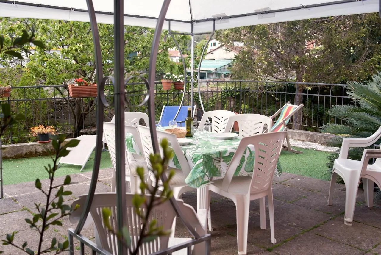 Noemi Apartment 5 Lands Paradise Levanto 0*,